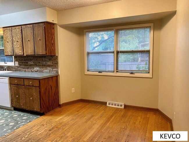 Photo - Great Three Bed in Campus West!