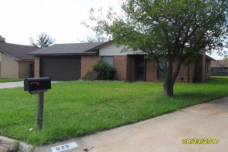 Photo - 831 SE Lomond Ln