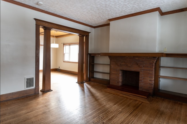 Photo - 157 Saranac Ave Unit Lower