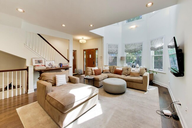 Photo - 3104 N Southport Ave