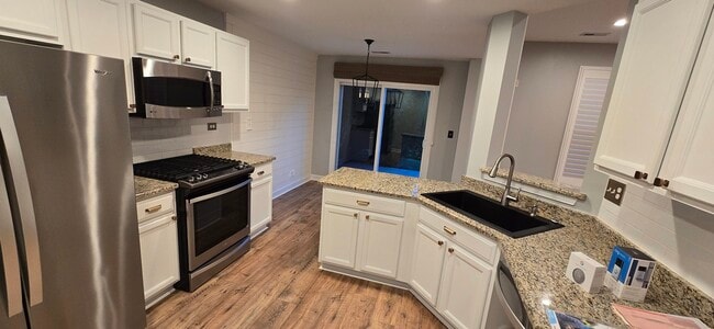 Photo - 497 Metropolitan St