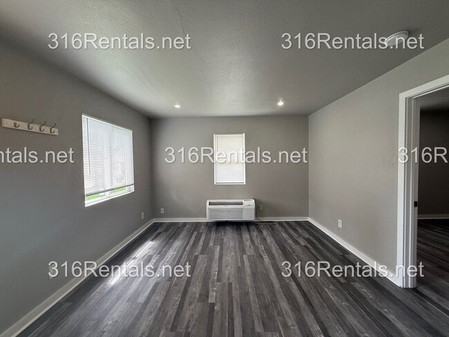 Photo - $595 - Available NOW! Beautiful 1 bedroom/ 1 bathroom Duplex Unit 823
