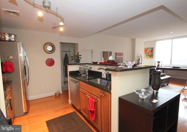 Building Photo - 1020 N Highland St Unit 1012 Rental