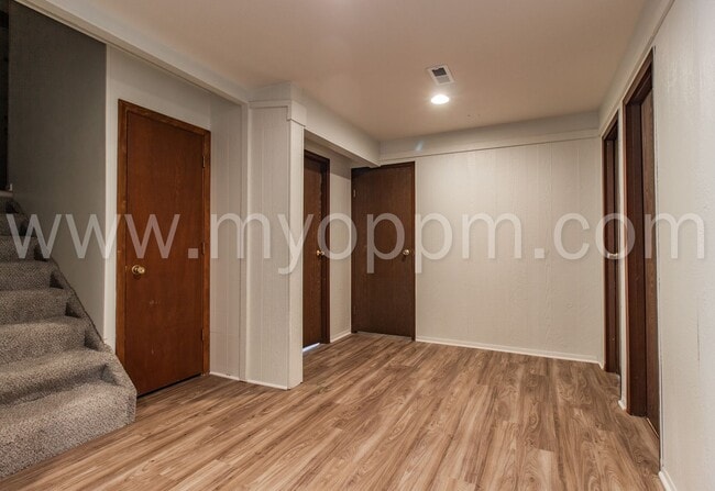 Photo - Gorgeous 3 Bedroom / 1 Bathroom Duplex | Gretna