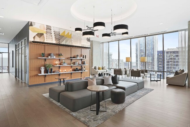 Photo - 230 W Hubbard St