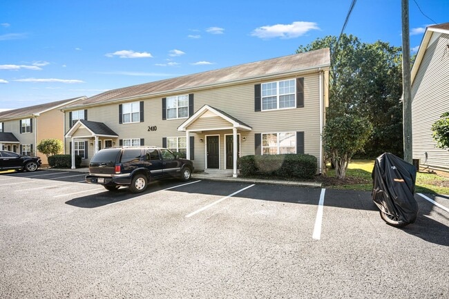 Building Photo - Hamlet Square Townhomes Unit 2410D