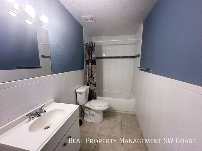 Photo - 774 Holmes Ave
