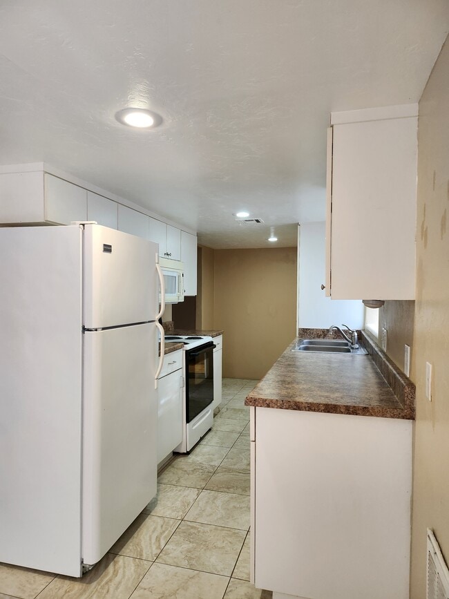 Photo - 437 N River Ln Unit Desert Springs