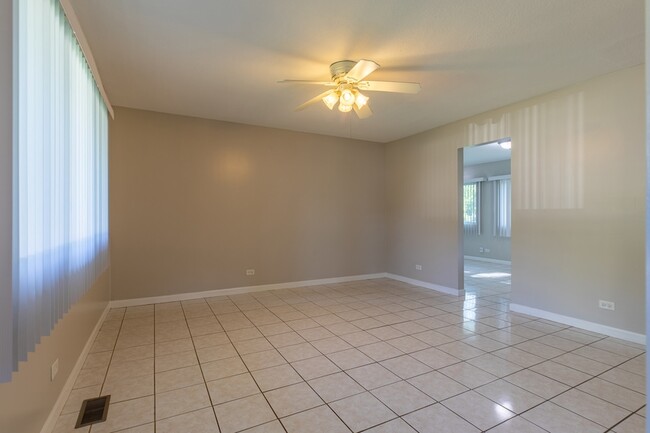 Photo - 6847 Hawthorne Ln