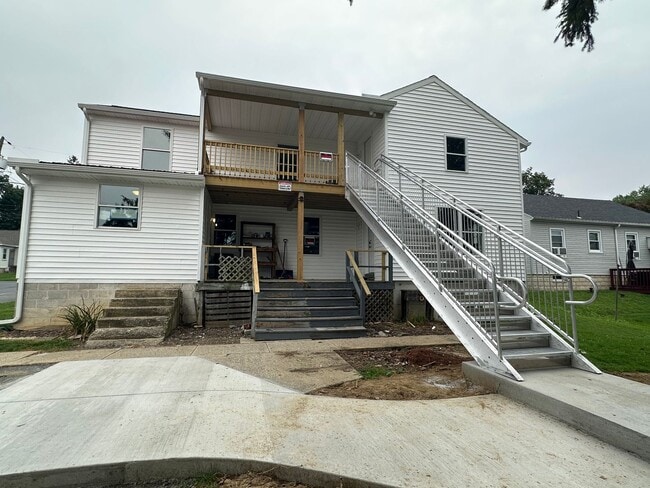 Building Photo - 220 Rosedale Ave Unit B Rental