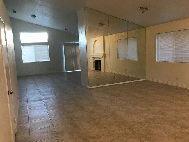 Photo - SUNRISE MOUNTAIN: This Ranch Style (Single Story) 3bed/2ba - 89156