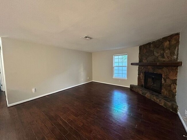 Photo - 404 Belmont St