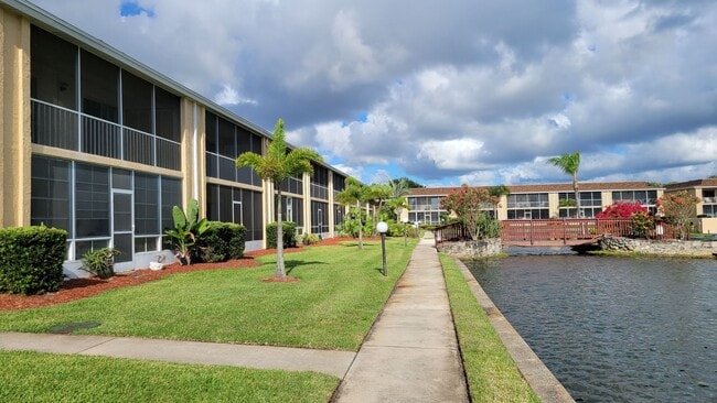 Photo - Best 55+ Complex in Merritt Island 3/2 open floor plan.