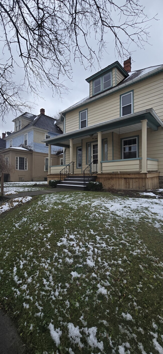 Photo - 161 Thayer St