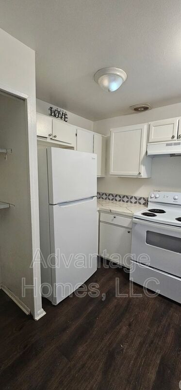 Photo - 819 N 70th St