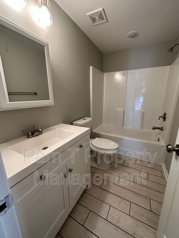 Photo - 1024 W 39th St