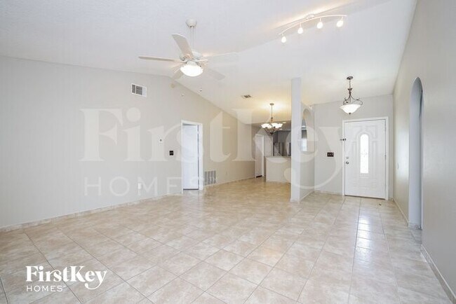 Photo - 585 Koala Dr