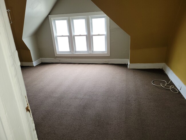 Building Photo - 32 N Saint Bernard St Unit #3 Rental