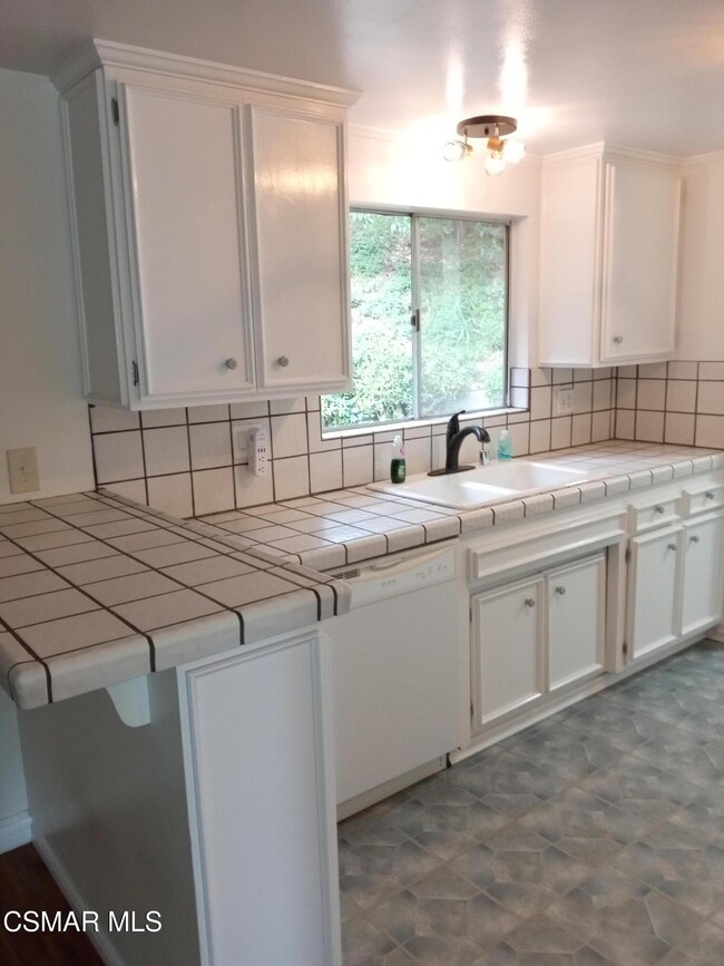 Photo - 115 N Donna St