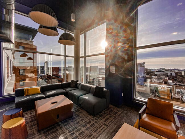 Sky Lounge - SAGA AnnArbor Rental