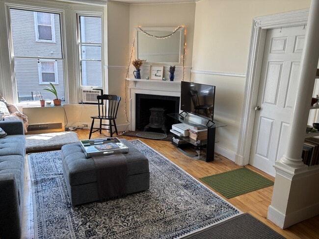 Building Photo - 48 State St Unit 4 Rental
