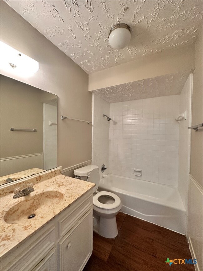 Photo - 906 N LBJ Dr Unit 4