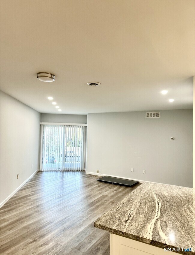 Photo - 126 Biruta St Unit B16