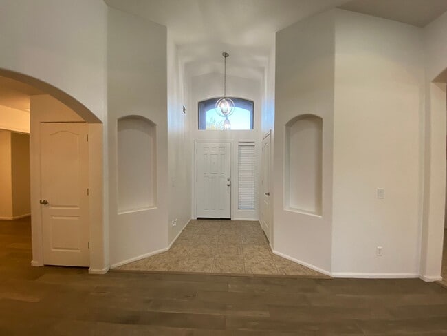 Photo - Enjoy Golf Course Living: Refreshed 4-Bedr...