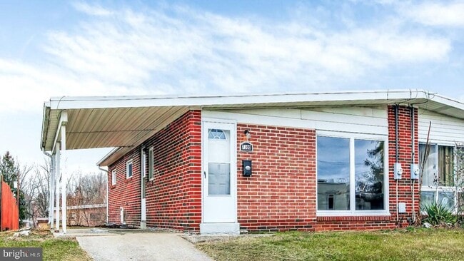 Building Photo - Coming Soon- Beautiful 3 Bedroom, 1 Bath h... Rental
