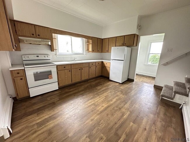 Photo - 504 1st St