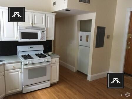Building Photo - 2 bedroom in Brookline MA 02446 Unit GA Rental