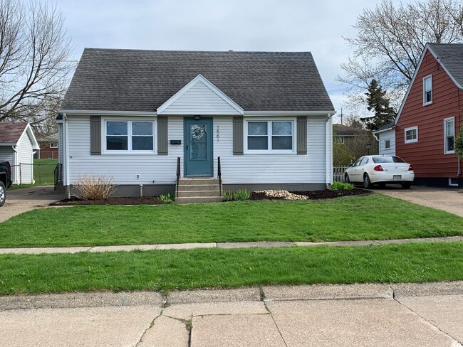 Photo - 1561 W 40th St