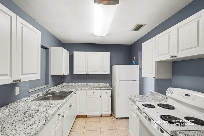 Photo - 865 Canada St NE