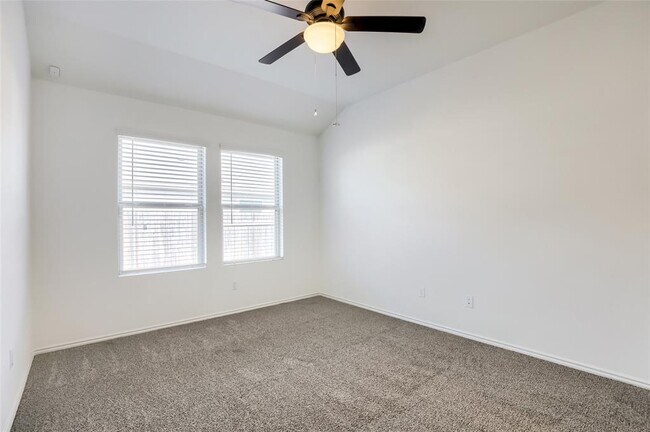 Photo - 309 Colthorpe Ln