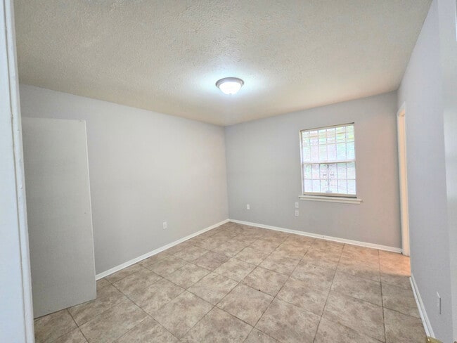 Photo - 270 Myer Ave