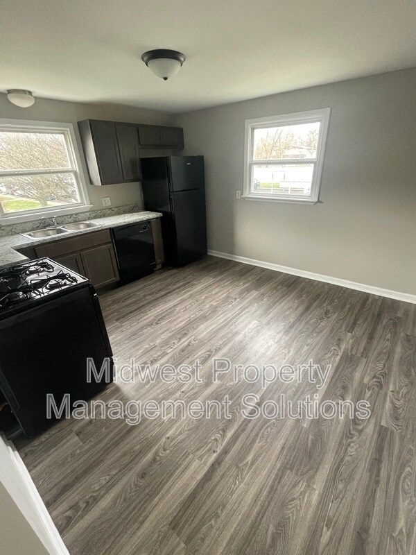 Photo - 1835 E 8th St