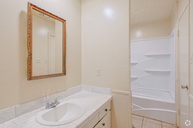 2BR, 1.5BA - 1,100SF - Primary Bathroom