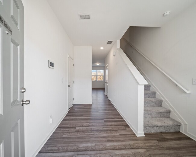 Photo - 113 Swindon Dr