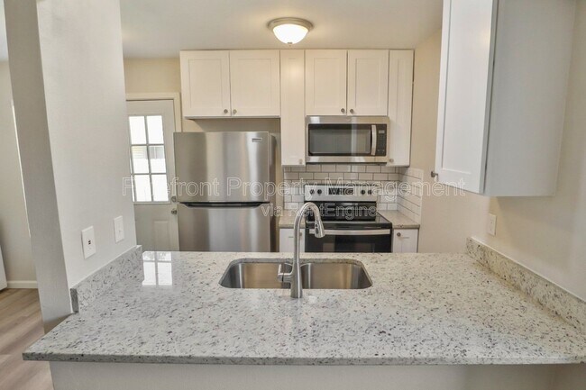 Photo - 5613 Lochmoor