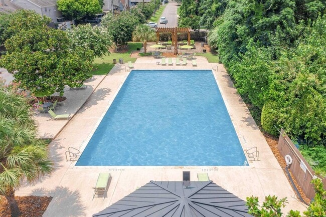 Photo - 4400 Memorial Dr