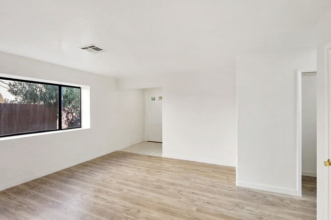 Photo - 3 Bed, 2.5 Bath Henderson Beauty