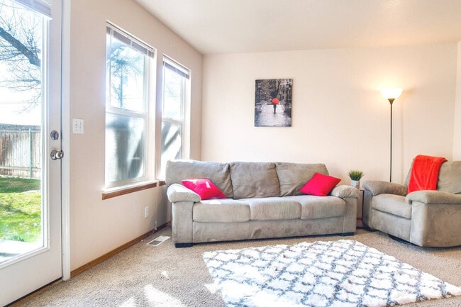 Photo - 23 E King St Unidad ID1308961P