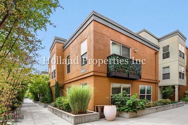 Photo - 6267 NE Carillion Dr