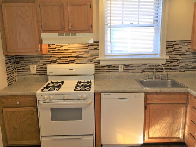 Photo - 7034 Dartmouth Ave