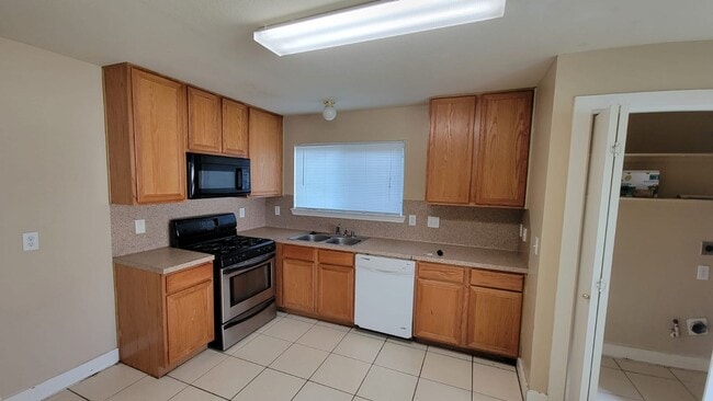 Photo - Beautiful House in family friendly community