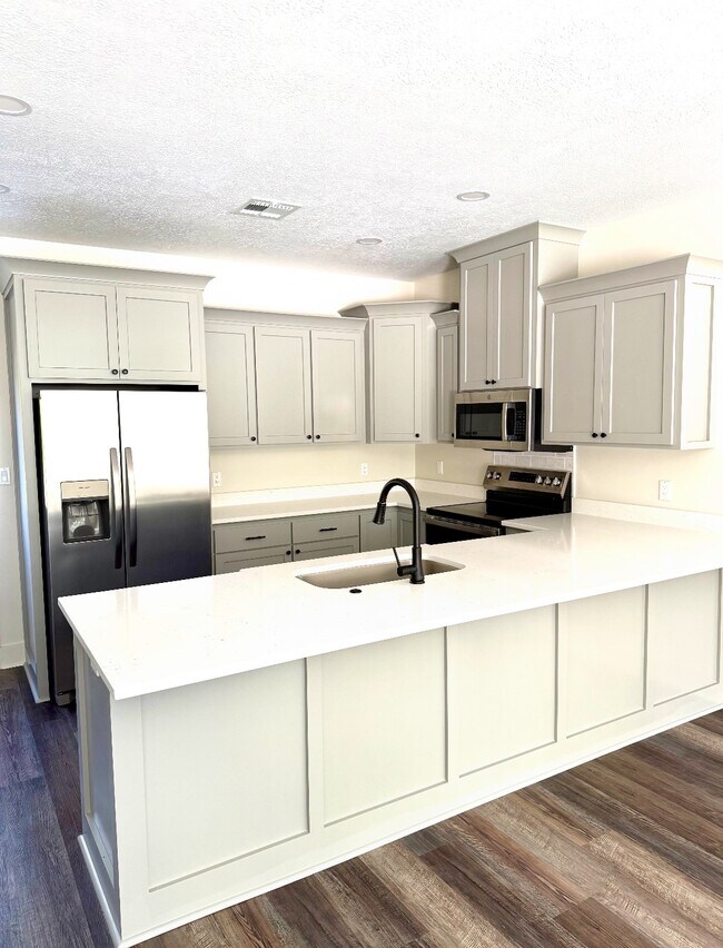 Photo - 221 W Sallier St