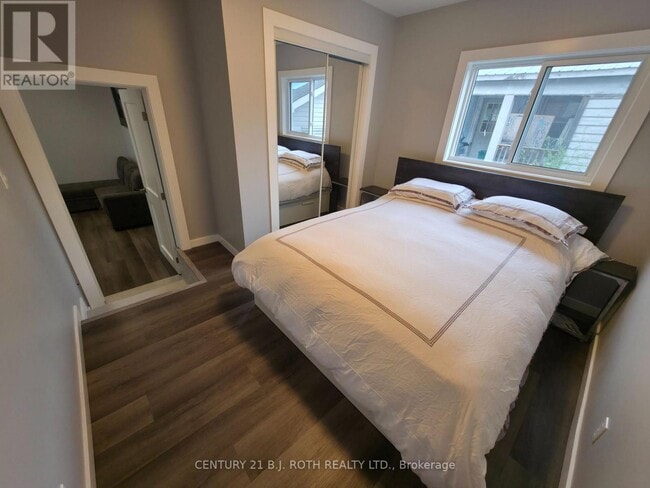 Photo - 82 Albert St N Unité 4