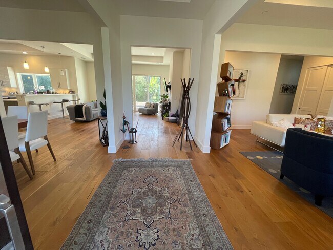 Photo - 215 Loucks Ave