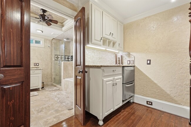 Building Photo - 3543 Rosedale St