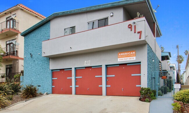Building Photo - 917 5th St in Santa Monica. Steps to Mont... Rental